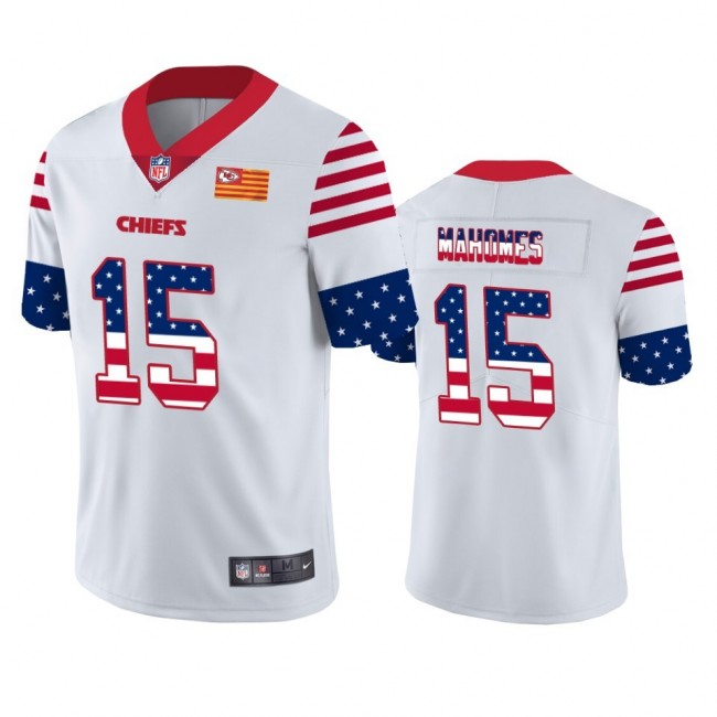 Kansas City Chiefs #15 Patrick Mahomes White Men's Nike Team Logo USA Flag Vapor Untouchable Limited NFL Jersey